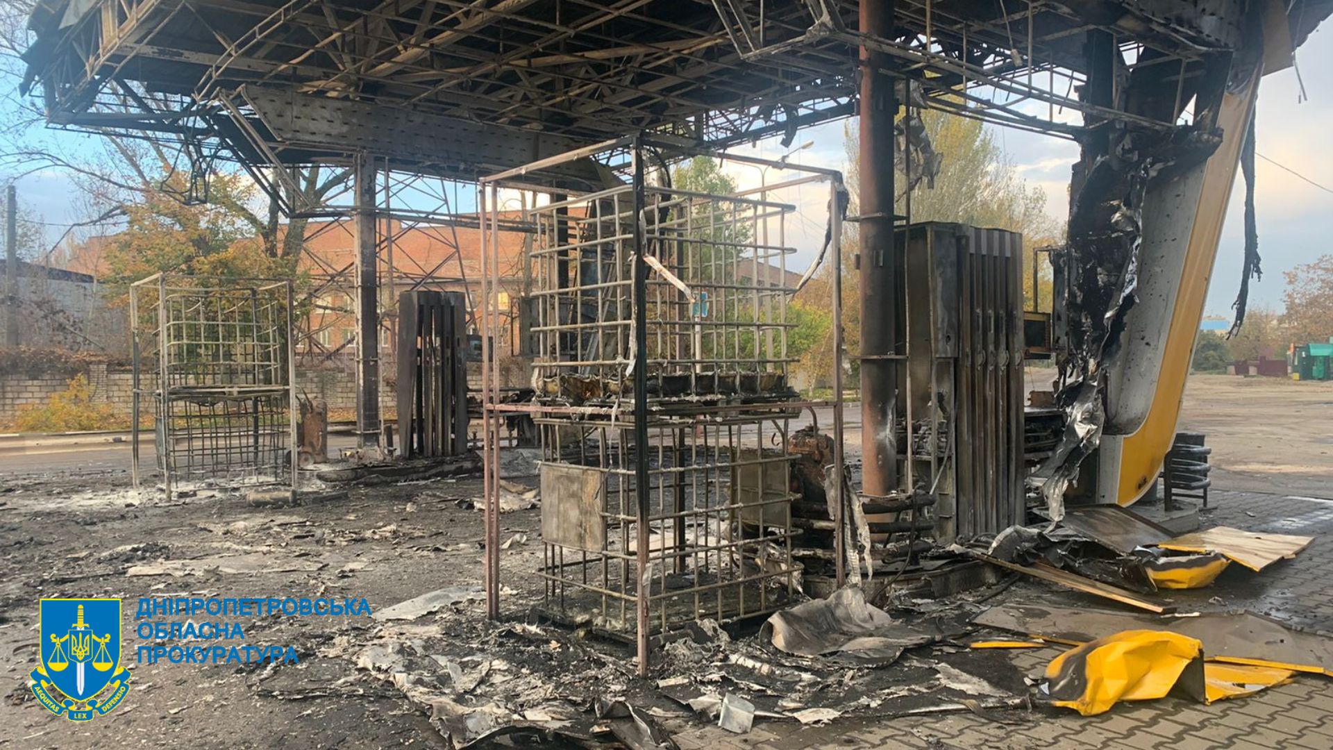 Прокуратура показала нові фото наслідків обстрілу Дніпропетровщини