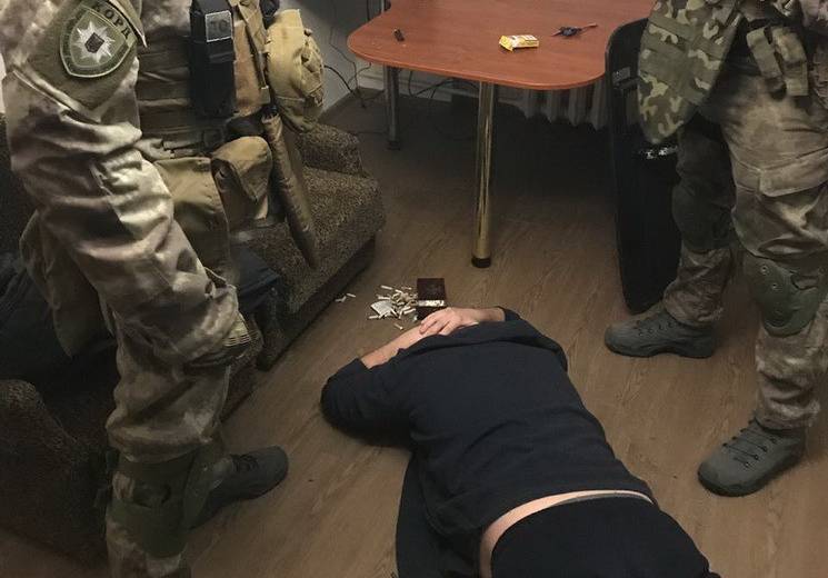 У Дніпрі поліція штурмувала магазин з продажу наркотиків