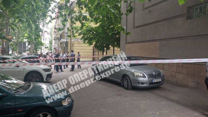 В центре Днепра у мужчины украли 4 миллиона гривен