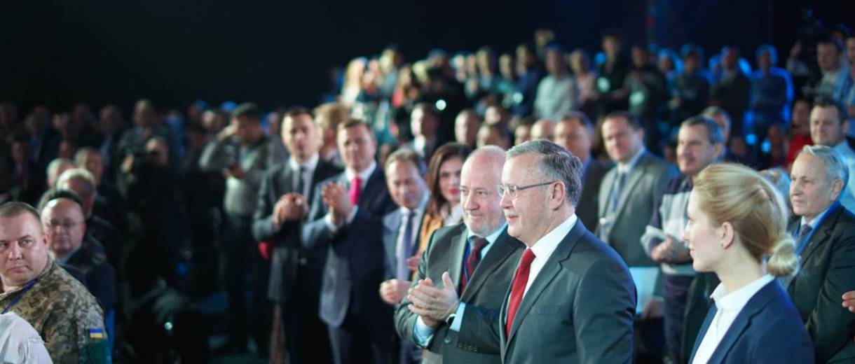 11 січня під час Форуму демократичних сил лідер партії «Громадянська позиція» Анатолій Гриценко презентував програму «Чесний президент – служитиме людям!», з якою висуватиметься на вибори Президента України.