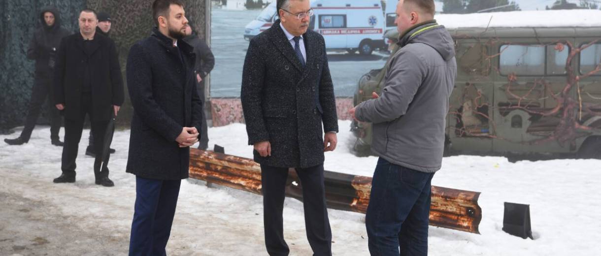 В Днепре Анатолий Гриценко встретился с военнослужащими в Музее АТО