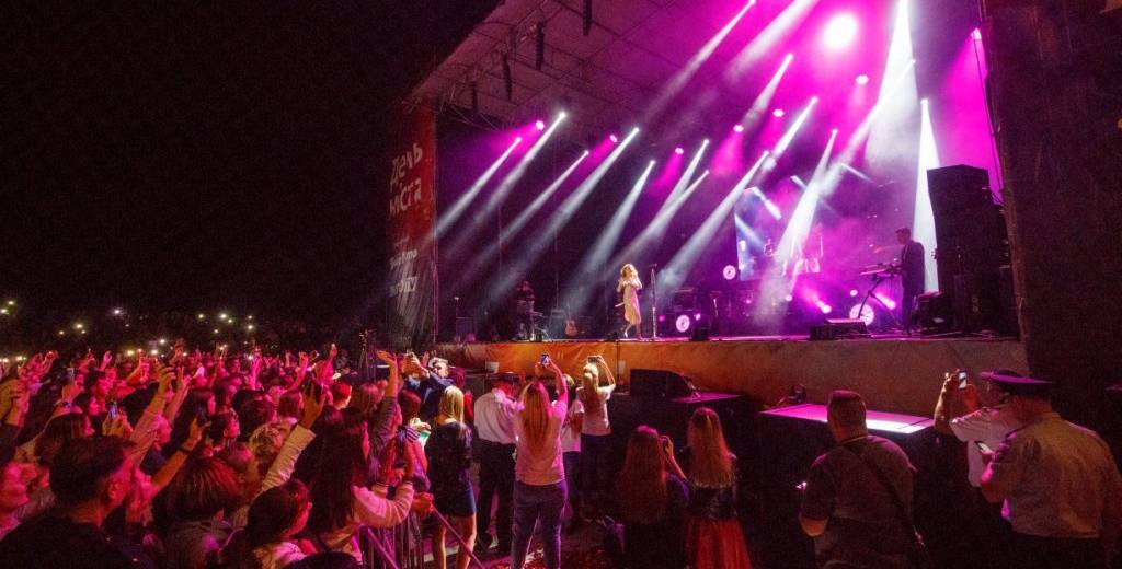 Большой концерт группы «СКАЙ» и Тины Кароль ко Дню города в Днепре собрал около 20 тысяч зрителей