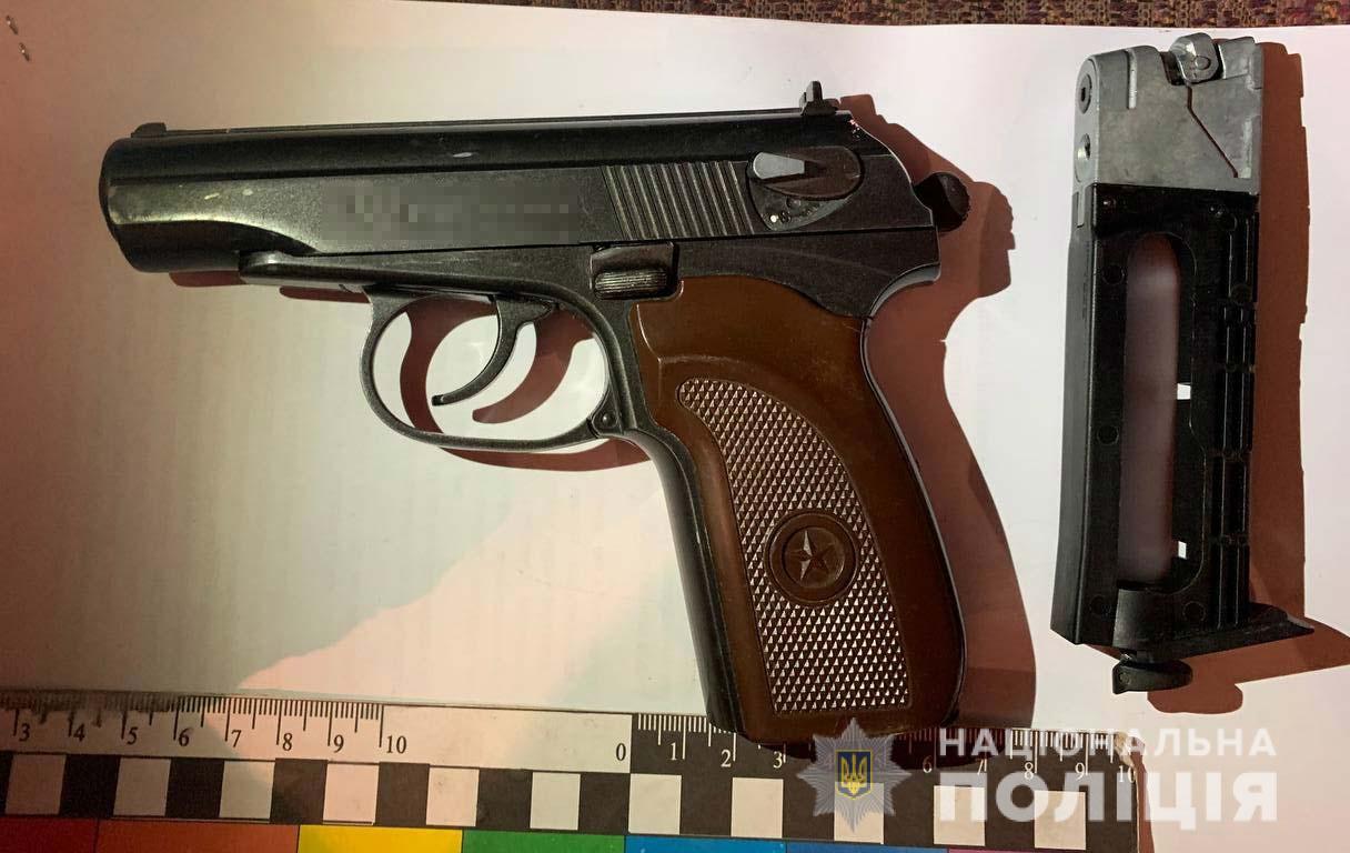 С пистолетом и гранатой на почту: под Днепром задержали дерзких разбойников (ФОТО, ВИДЕО)