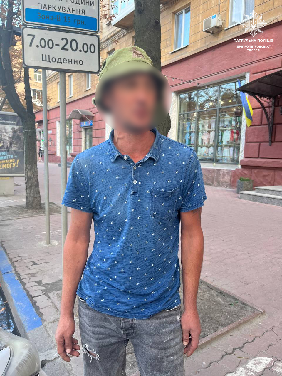 Пограбували серед білого дня: у Дніпрі на Антоновича напали на перехожого