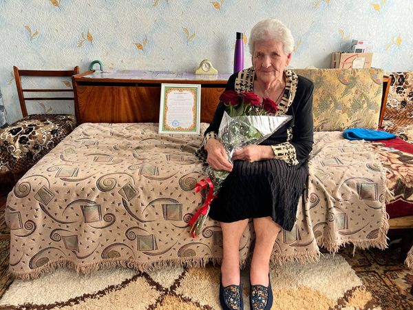 Столітній ювілей зустріла жителька Новомосковська. Фото