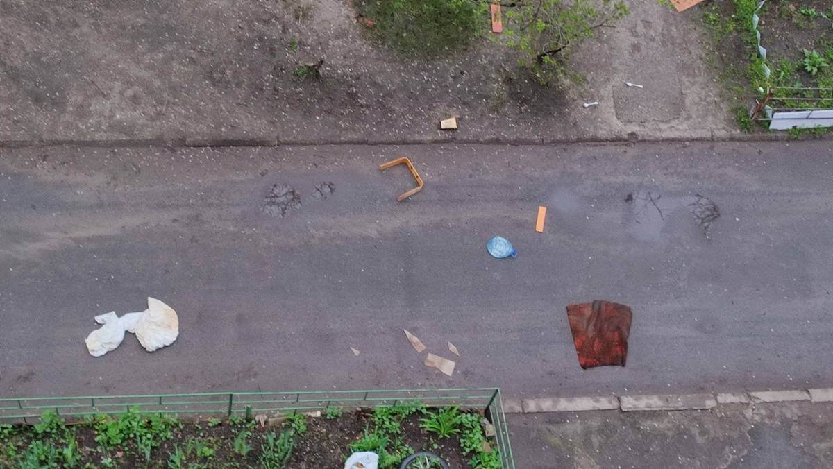 Вб’є і нічого йому за це не буде: у Дніпрі на Осінній чоловік «з діагнозом» тероризує сусідів