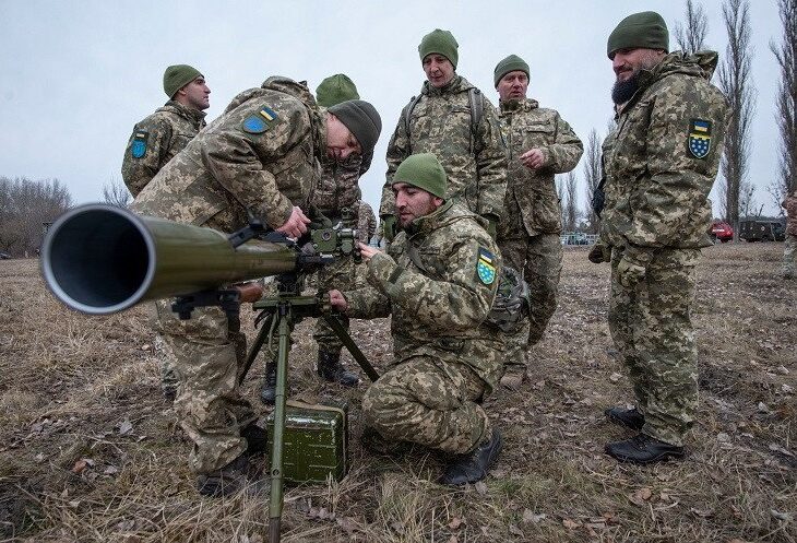 «У росії черга за цукром, у нас — в магазини зброї» – українські військові (відео)