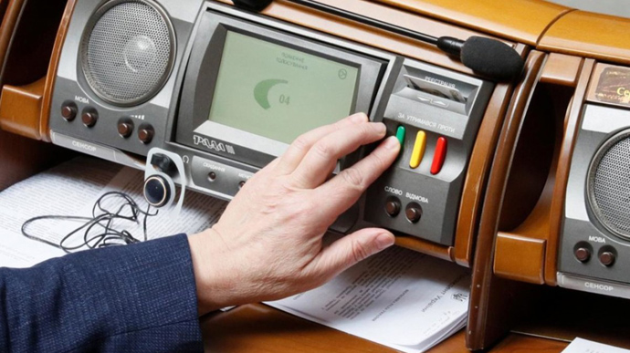 Щось знали? Понад 20 нардепів покинули країну ще до початку війни (список)