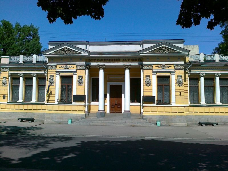 У Дніпро до музею доставили гумдопомогу: що привезли та які питання турбують волонтерів