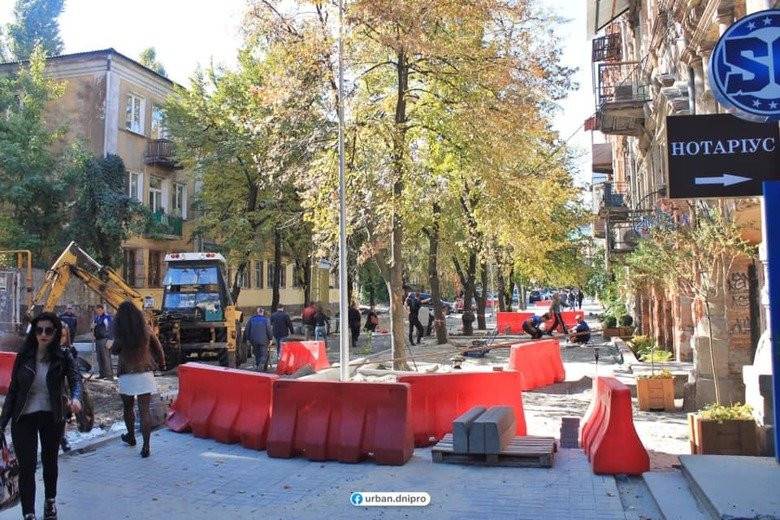 В Днепре перекопали всю Баррикадную (ФОТО)