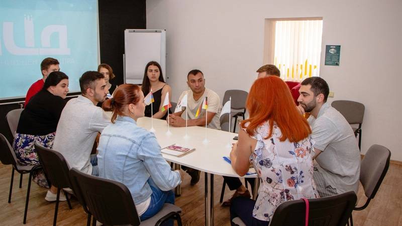 У Дніпрі провели круглий стіл на тему: «Молодь та “Бюджет участі ” – перспективи розвитку»