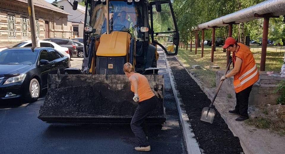 В Днепре продолжают ремонтировать дороги: адреса