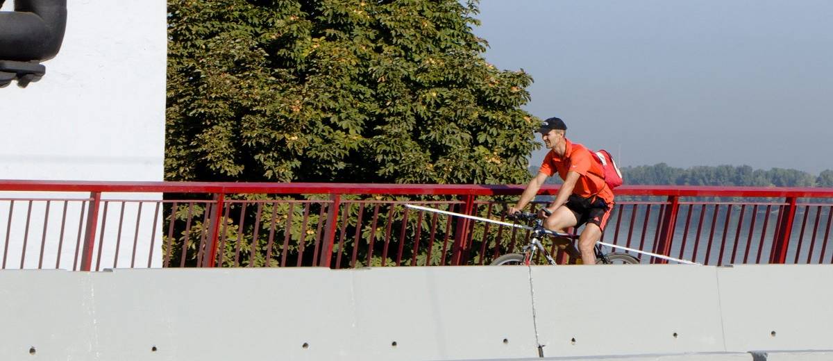 Для зручності містян на капітально відремонтованому Центральному мосту облаштували велодоріжки та розширили пішохідні зони