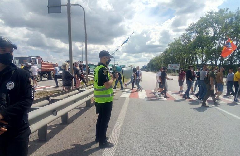 Под Днепром возле “Быка” перекроют трассу