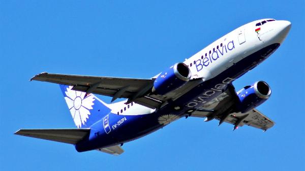 Украина также хочет запретить полеты над Беларусью из-за “террористических действий” Лукашенка