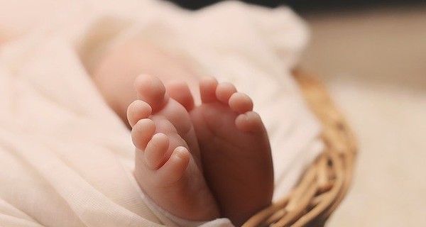 Смерти вопреки: под Днепром у пары, выжившей в тяжелейшей аварии, родилась дочь (ФОТО)