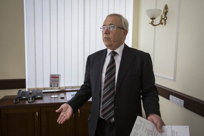 “Горячие” выборы: Зеленский в родном городе “спустил” силовиков на действующего мэра, – Вилкул