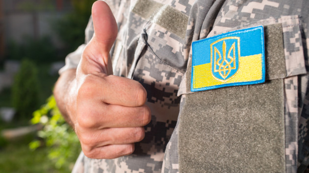 23 февраля в Днепре, как и в Украине, почти не празднуют (ФАКТЫ)