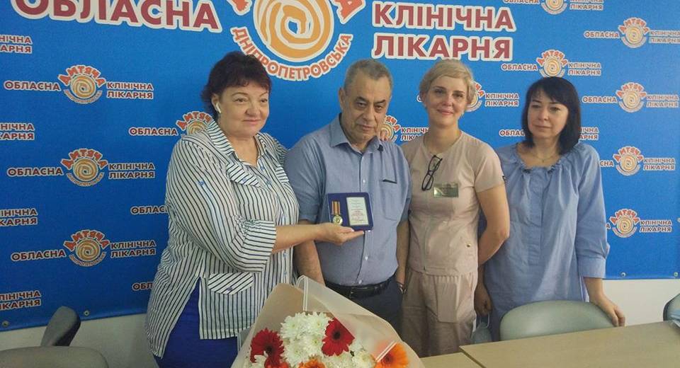 В Днепре покидает детскую больницу на Космической выдающийся врач Александр Хитрик