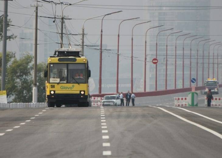 В Днепре на Новом мосту проходит испытание