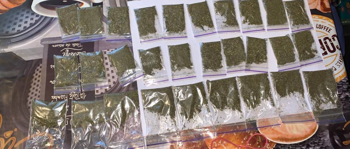 Поліцейські затримали постачальників маріхуани у Дніпро