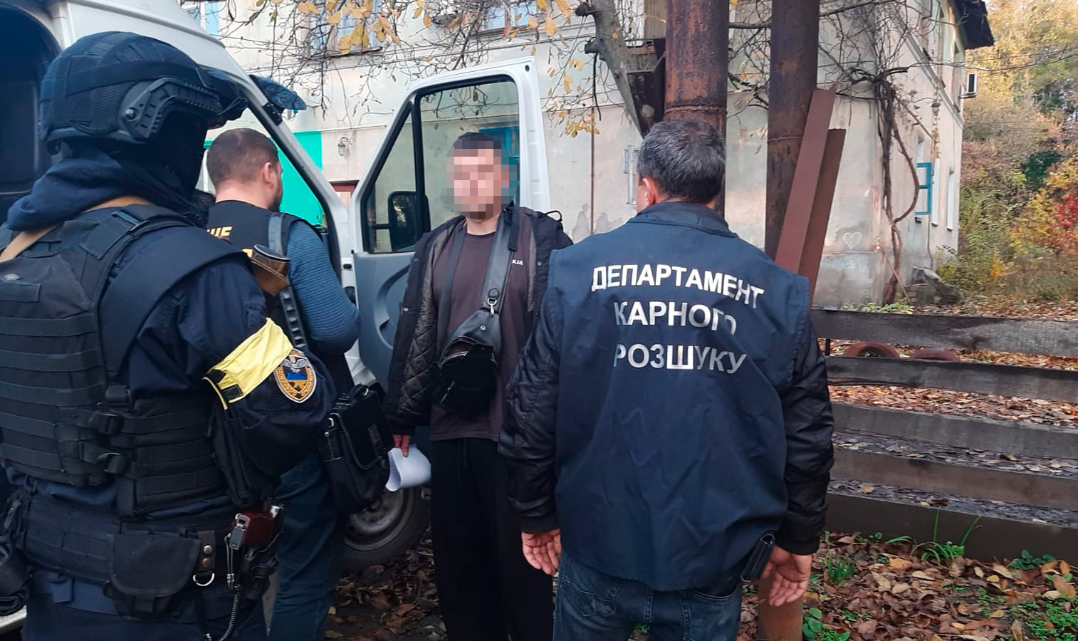 Поліцейські затримали ОЗГ, що розукомплектовувала електропідстанції та викрадала промислове обладнання стратегічного підприємства у Дніпропетровській області