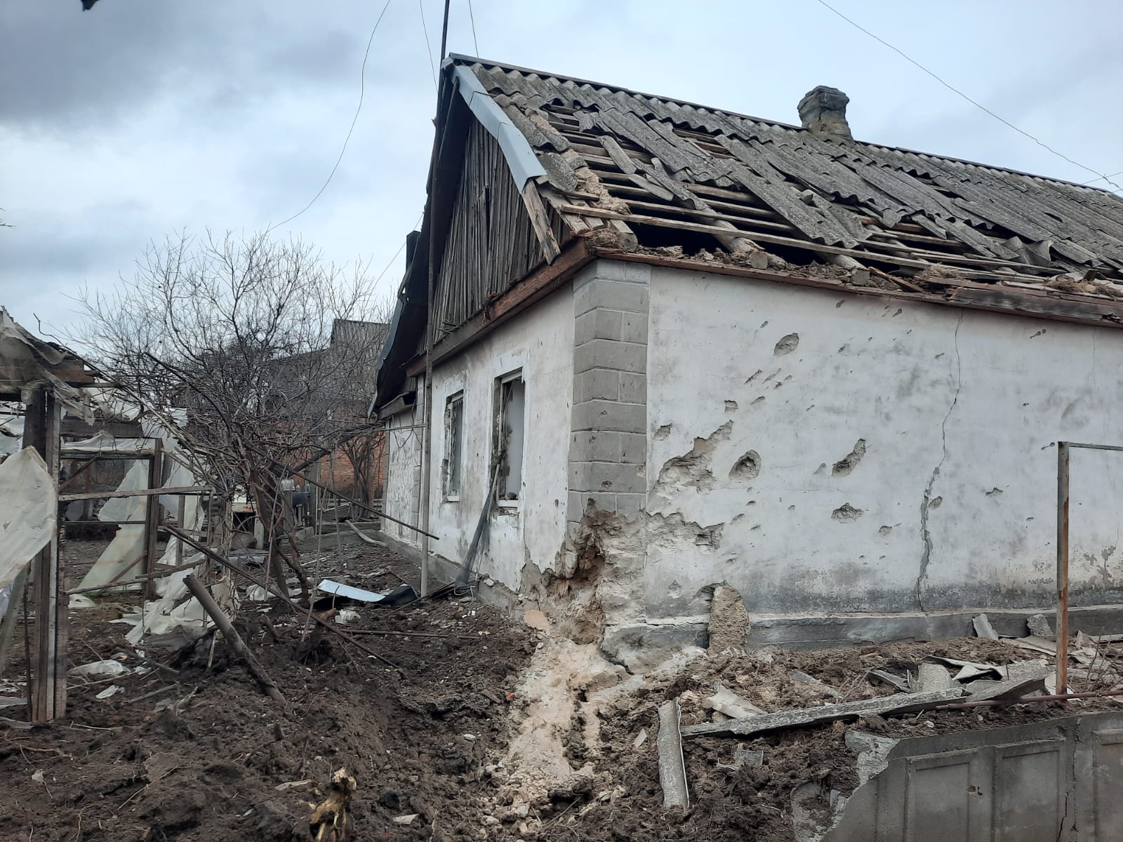Поліція показала наслідки ранкових обстрілів Нікопольського району: є поранені. Фото