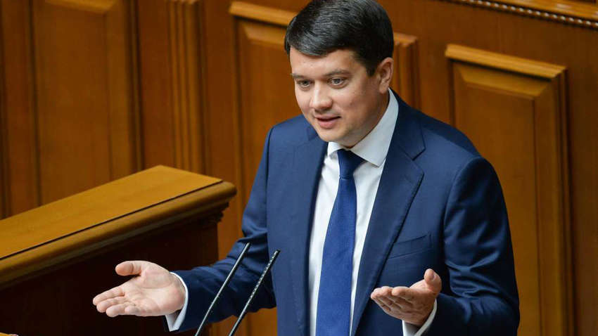 Спикер Верховной Рады считает зарплату нардепов недостаточной