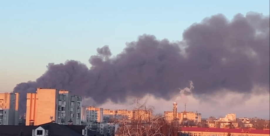 Во Львове ракеты попали в авиаремонтный завод