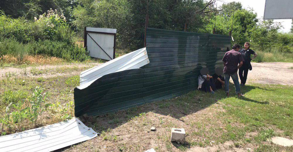 В Дніпрі невідомі намагалися вкрасти цілий паркан