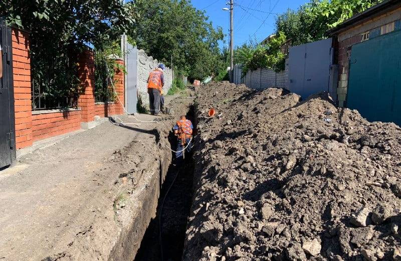 В Центральном районе Днепра меняют аварийные трубы, которым более 30 лет (ФОТО)