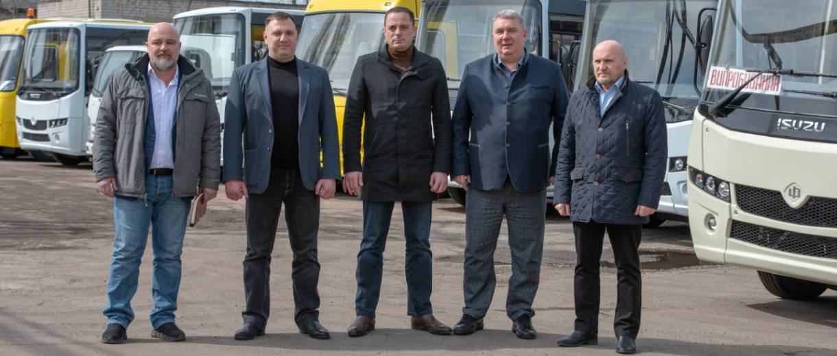 Мэр Каменского посетил завод «Черкасский автобус»