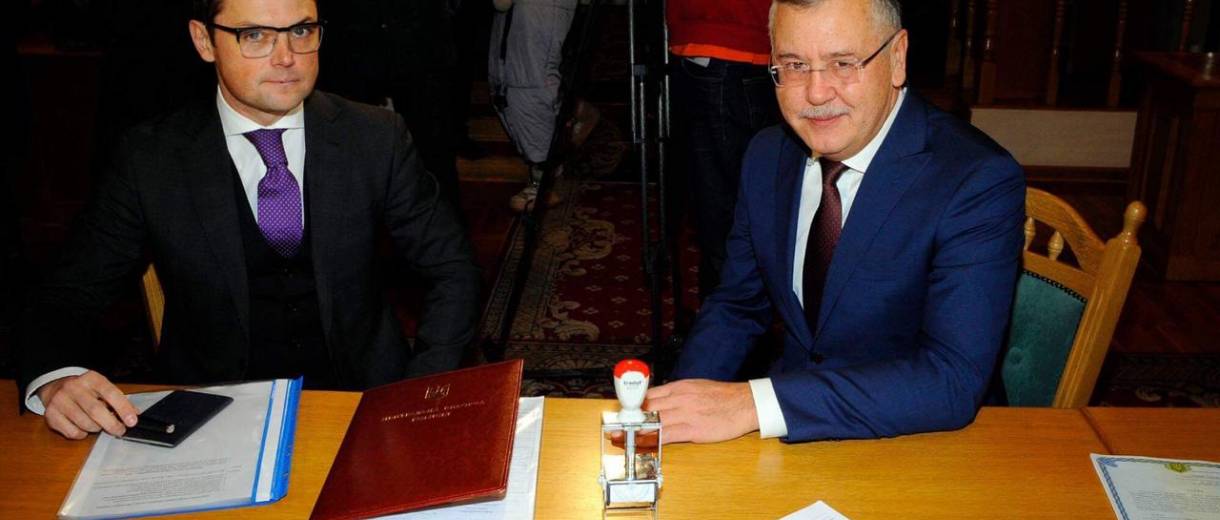 «Я йду на один президентський термін», – Анатолій Гриценко подав документи у ЦВК