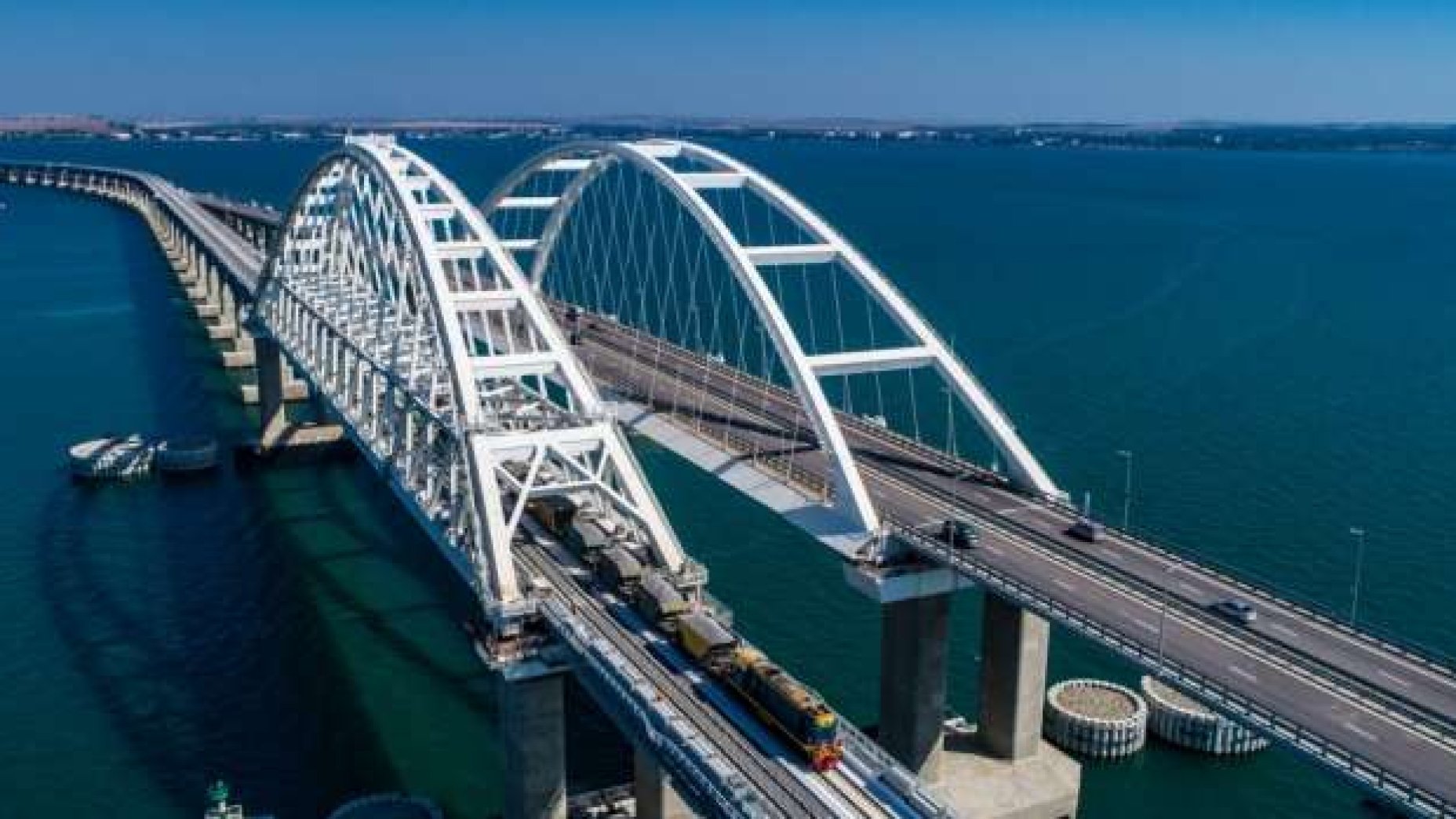 Арестович объяснил, почему Украина не наносит удары по Крымскому мосту