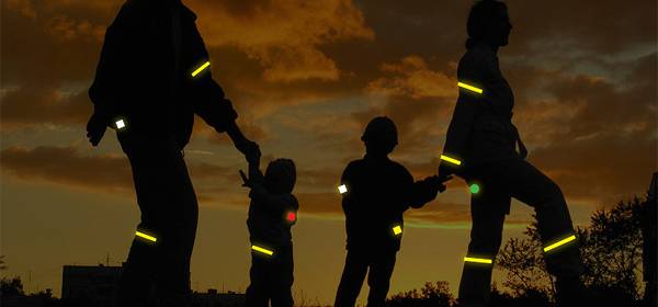 Пешеходов и водителей обяжут носить одежду со светоотражающими элементами