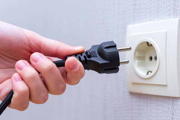 Енергетики просять споживати електроенергію ощадливо: комунальники Дніпра про стан справ на 6:00