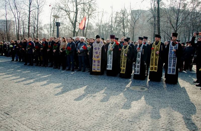 В Днепре почтили память героев Небесной сотни: фото