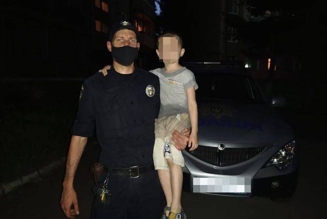 Полиция нашла двоих пропавших малышей, гулявших ночью