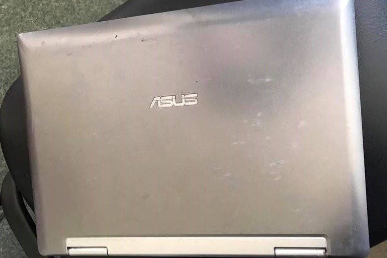 На Днепропетровщине мужчина пытался вынести из ломбарда ноутбук