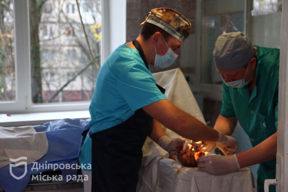 Йдемо на рекорд: хірурги Дніпра проводять до сотні операцій щодня