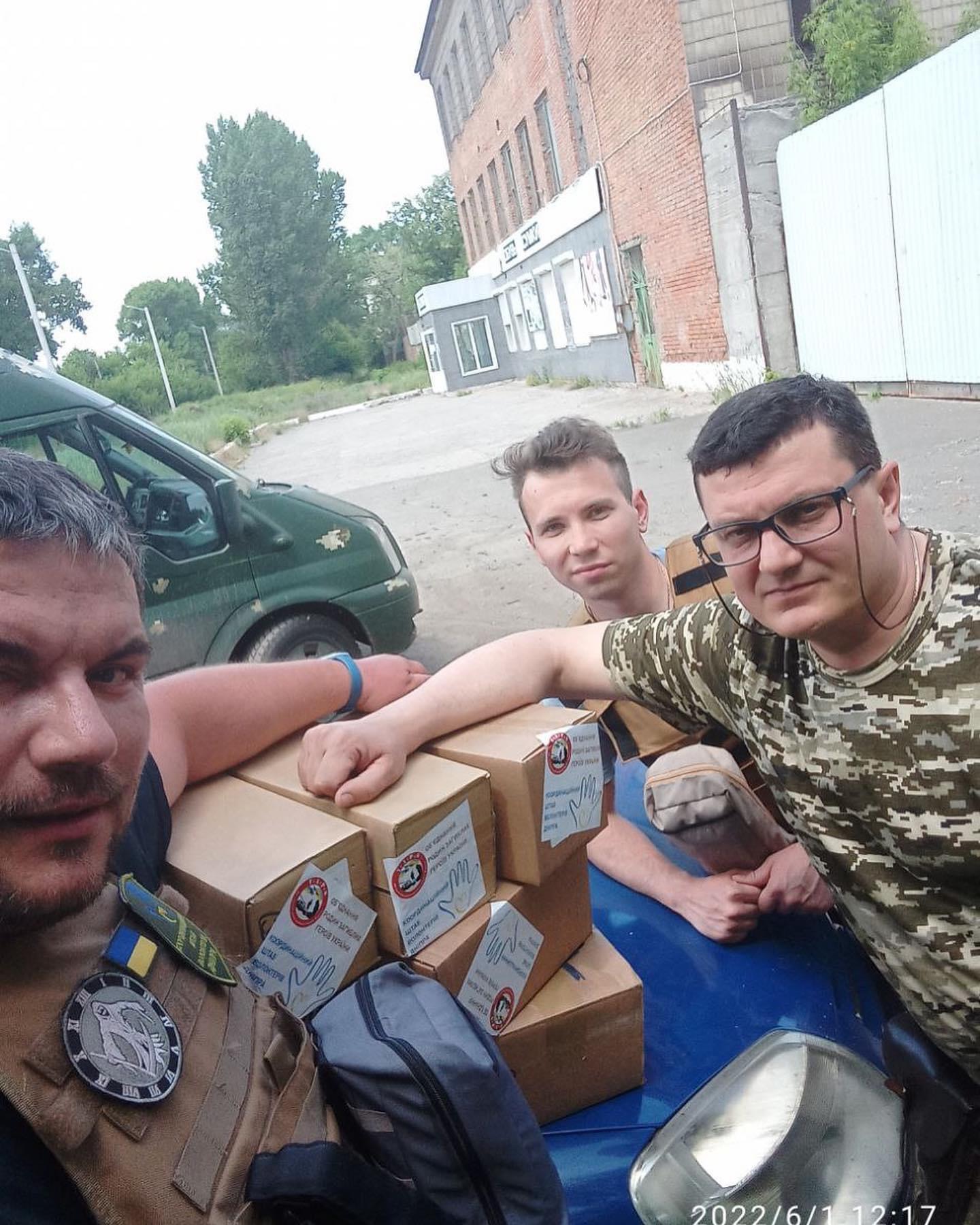Портативні зарядні пристрої, продукти, мініаптечки: чергова допомога від Дніпра військовим і мешканцям з гарячих точок
