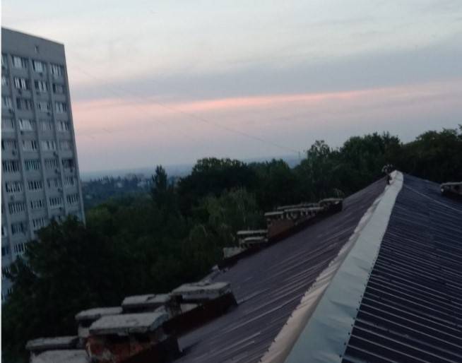 Зима не за горами: в жилых домах Днепра ремонтируют кровлю