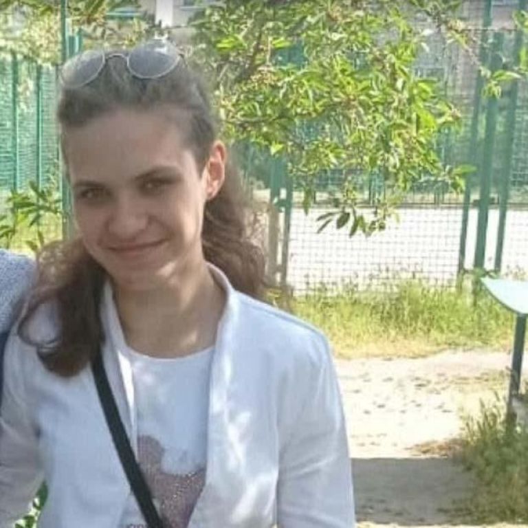 Завтра под Днепром похоронят убитую 15-летнюю Анастасию Карнаух, которую искал весь город