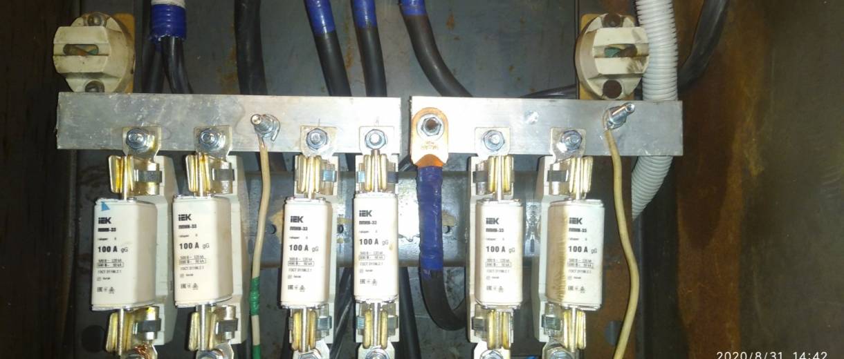 Выгорала проводка и выбивали пробки: в днепровской многоэтажке заменили электрокоммуникации (ВИДЕО)