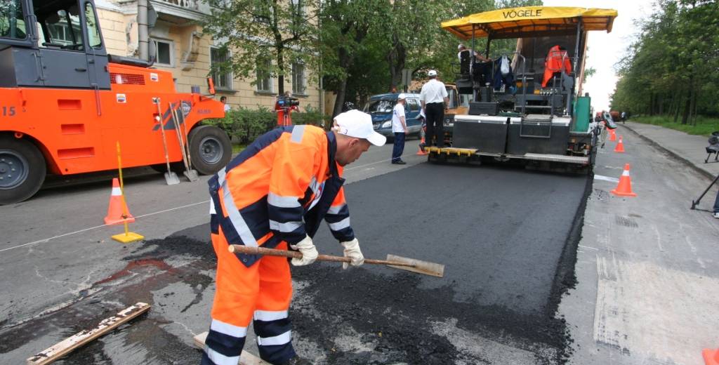 В Днепре продолжают ремонтировать дороги