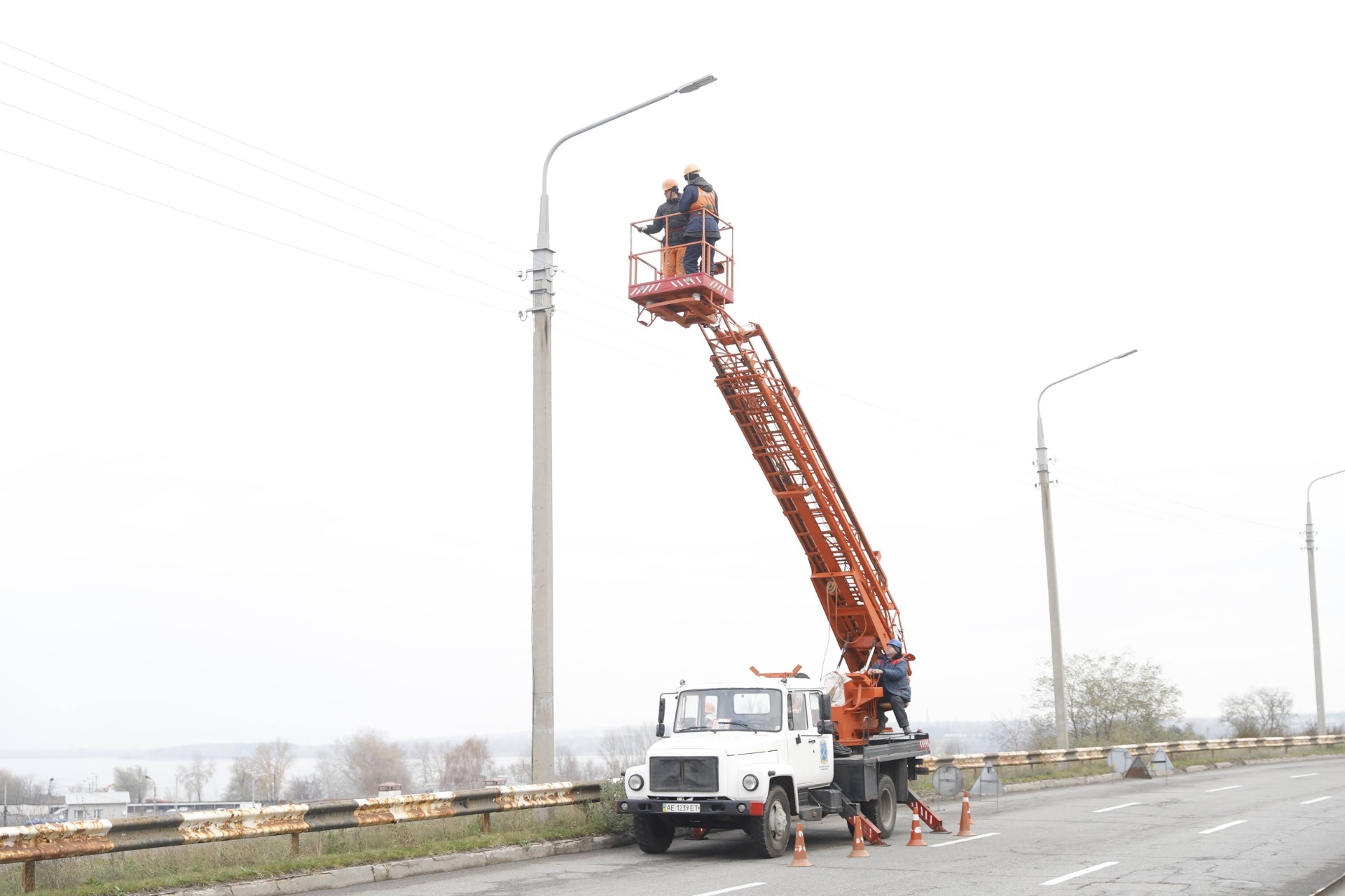 В Днепре въезд на Южный мост оборудовали современным LED-освещением (ФОТО)