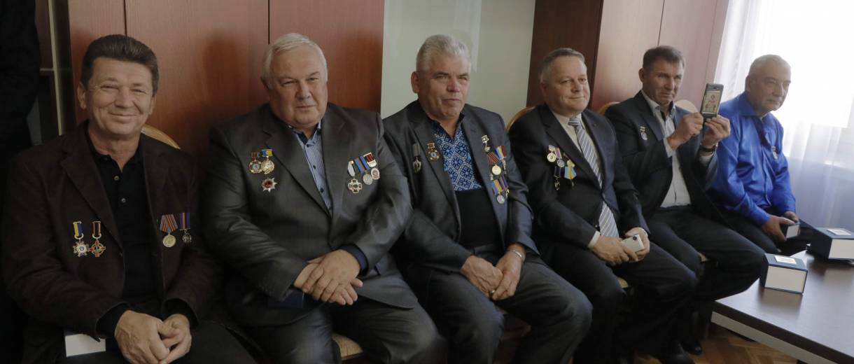 В Днепровской мэрии поздравили чернобыльцев, афганцев и участников боевых действий на территории других государств с Днем защитника Украины: фото
