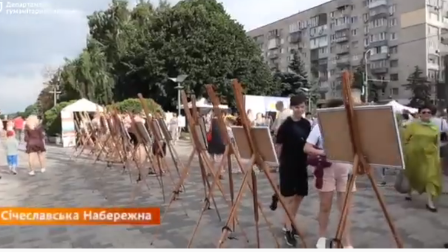 У Дніпрі на другому заході проекту #ART_наступ для потреб віськових зібрали неймовірну суму грошей (відео)