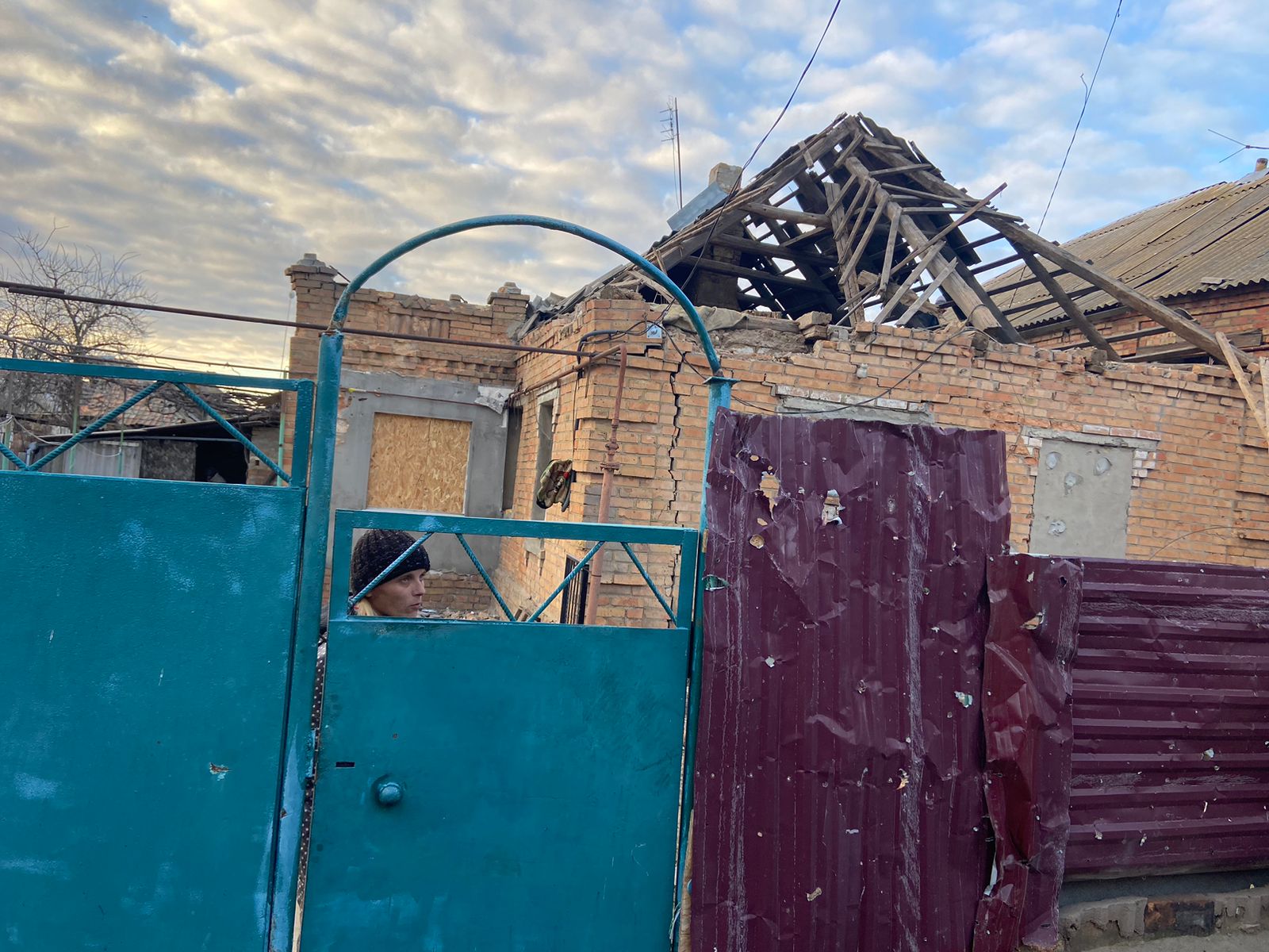 Поліція показала нові фото з місця ворожих обстрілів Нікопольського району