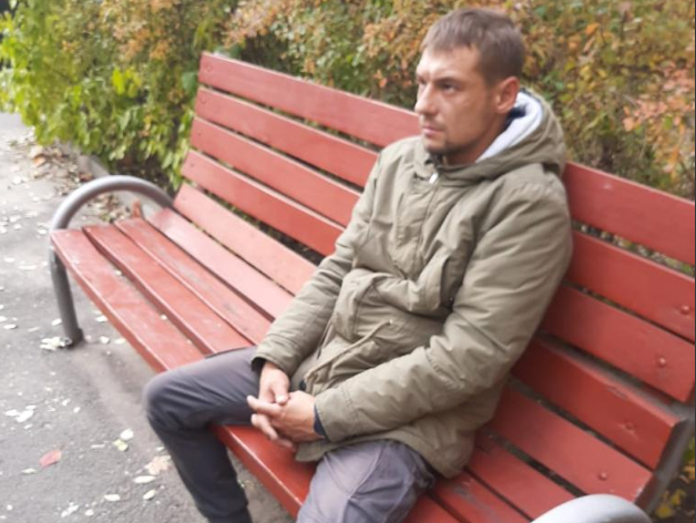 Представлялся полицейским и вырывал из рук телефон: в Днепре полиция задержала мужчину (ФОТО)